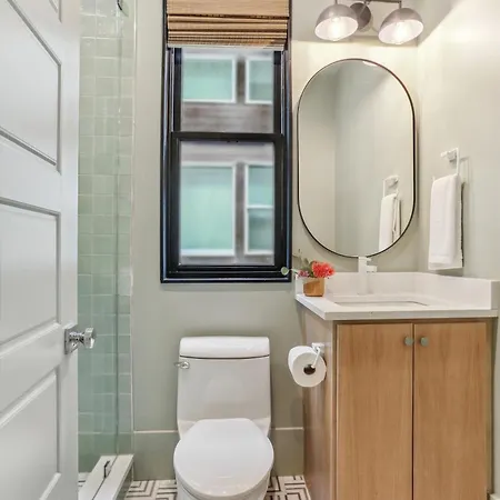 Lower Garden District Luxury Combo Pool & Hottub Holiday home