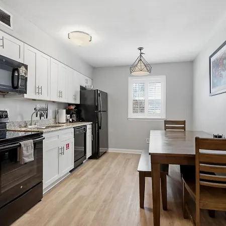Frenchmen St 2br Hideaway W Pool & Hot Tub New Orleans