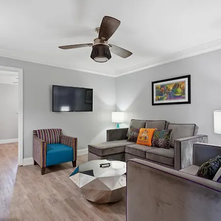 Aparthotel Frenchmen 1br Escape W Pool & Hot Tub Access