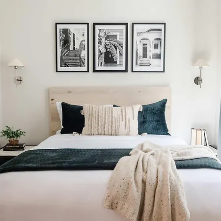 2 Designer Homes 14 Bedrooms Walk To St Charles *