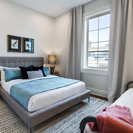 Luxe 19br Combo & Private Backyard With Pool Holiday home New Orleans