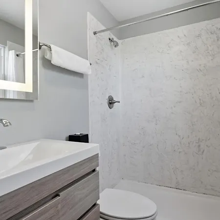 1br Frenchmen W Pool, Hot Tub & Balcony Aparthotel New Orleans
