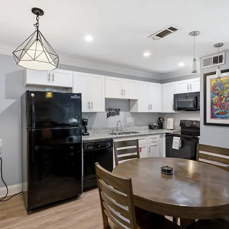 Refined 2br Escape On Frenchmen Street W Pool 3*