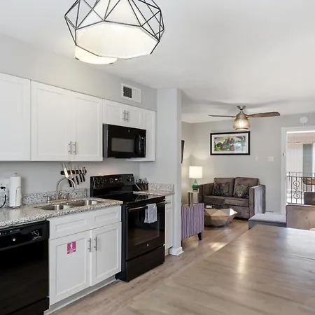 Aparthotel Frenchmen St 2br Hideaway W Pool & Hot Tub 3*