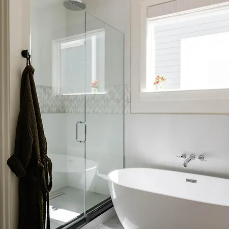 Holiday home 2 Designer Homes 14 Bedrooms Walk To St Charles *