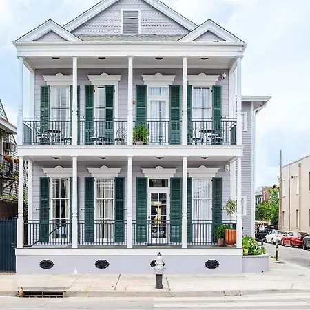 Luxury French Quarter & Heated Pool Holiday home