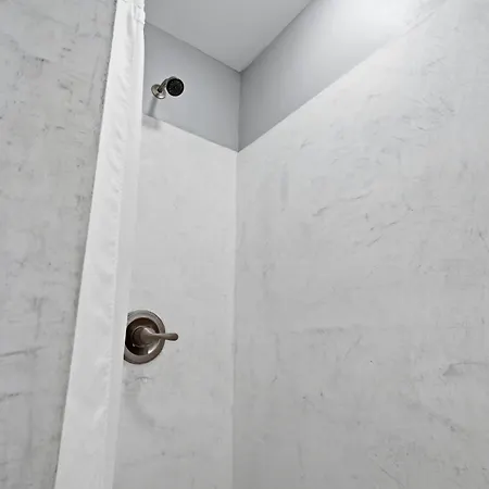 Elegant 1br W Pool & Hot Tub On Frenchmen St Aparthotel New Orleans