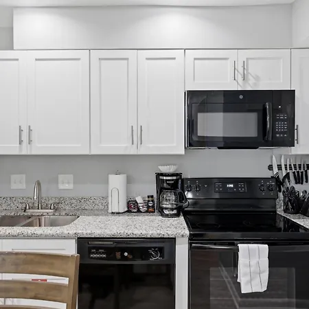 Chic 1br Retreat On Frenchmen Street W Pool Aparthotel New Orleans