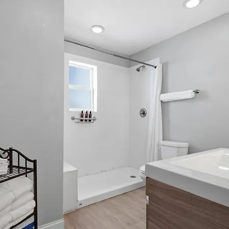 Frenchmen 2br Retreat W Pool & Hot Tub Access Aparthotel 3*