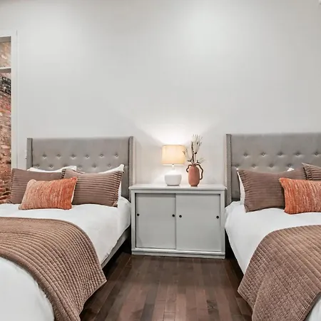 Apartment Sleek Historic In The Cbd