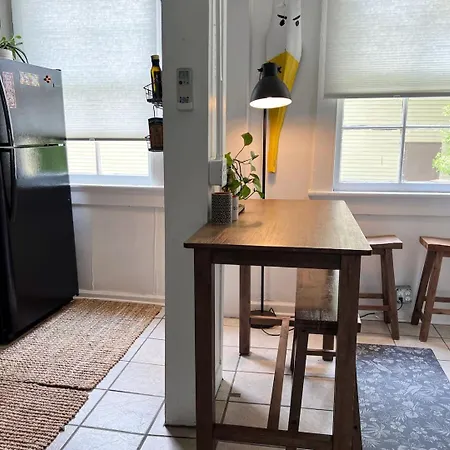 Ferry Access Duplex - 2Br Near French Quarter Hotel