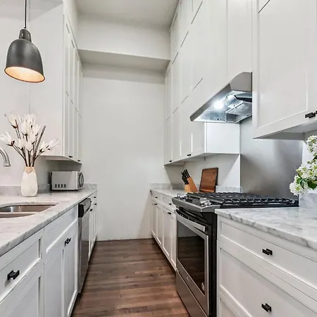 Sleek Historic In The Cbd