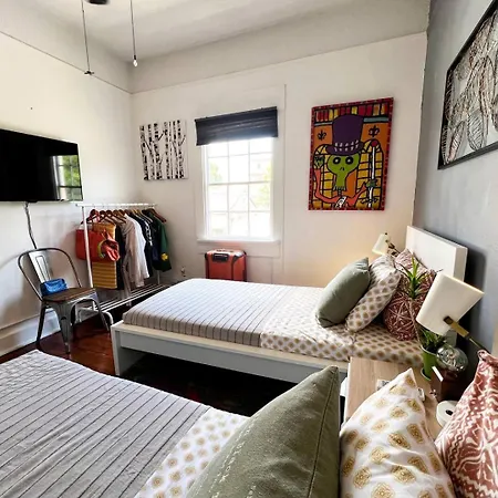 Ferry Access Duplex - 2Br Near French Quarter