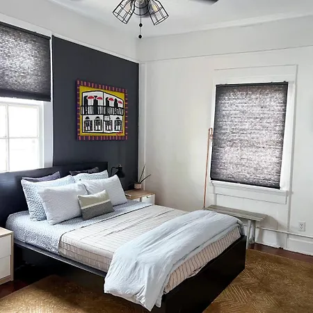 Ferry Access Duplex - 2Br Near French Quarter