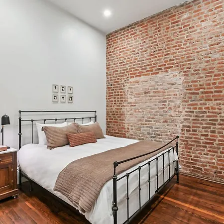Chic Renovated Fq-casino Apartment