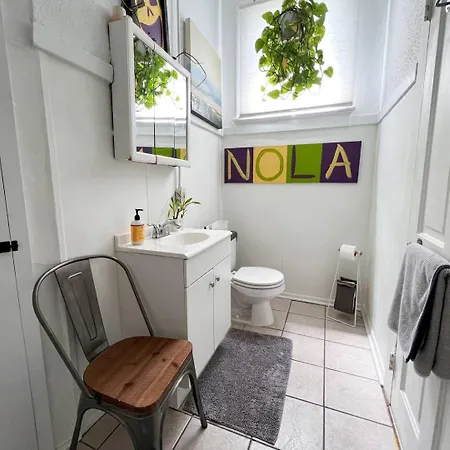 Ferry Access Duplex - 2Br Near French Quarter Hotel