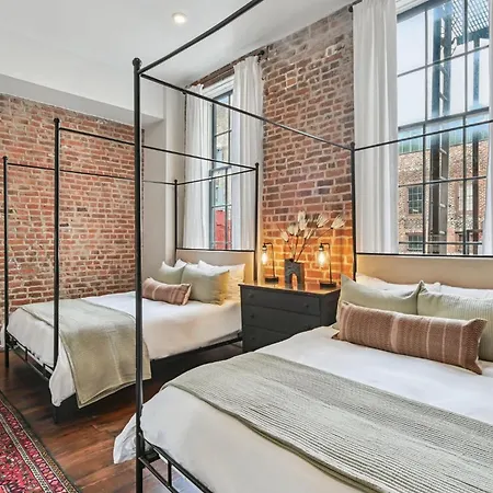 Chic Renovated Fq-casino Apartment