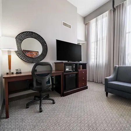 Hotel Drury Plaza 4*