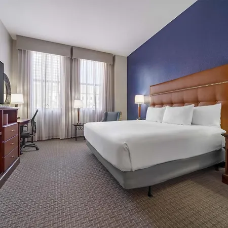 Hotel Drury Plaza 4*