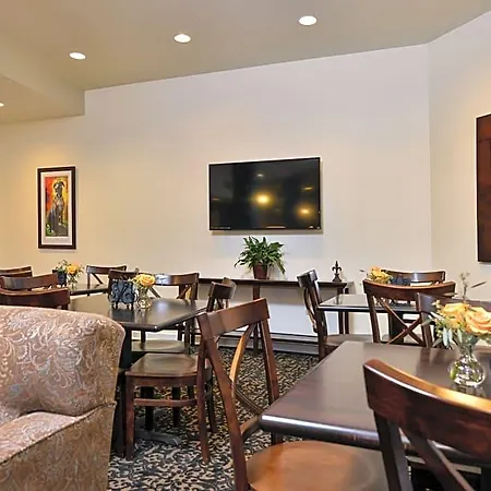 St Charles Inn, Superior Hotel