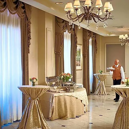 The Royal Sonesta Hotel 5*