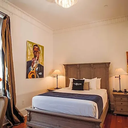 Royal Frenchmen And Bar Hotel 4*