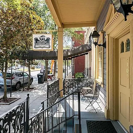 The Carriage House On St Charles New Orleans