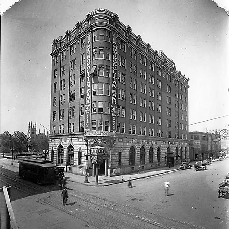 The Whitney 4*