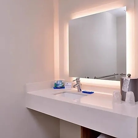 Express - Arts District By Ihg Hotel 3*
