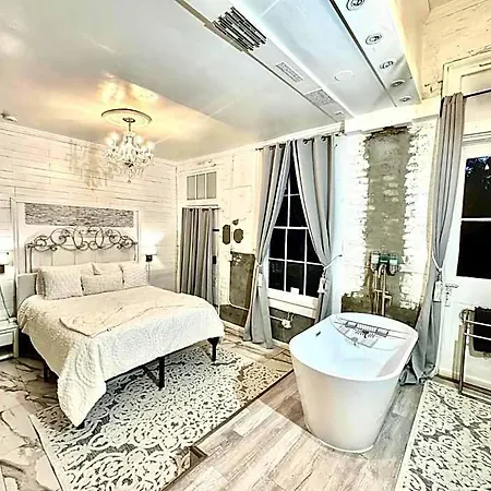 Fleur De Lis Mansion