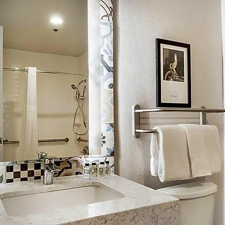St Charles Coach House, An Ascend Collection Hotel