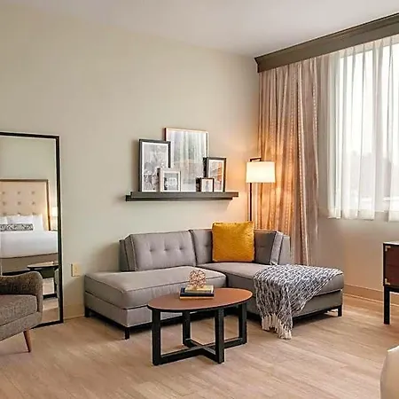 St Charles Coach House, An Ascend Collection Hotel