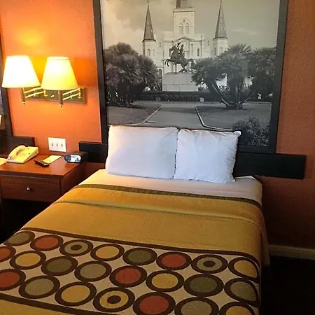 Super 8 By Wyndham New Orleans