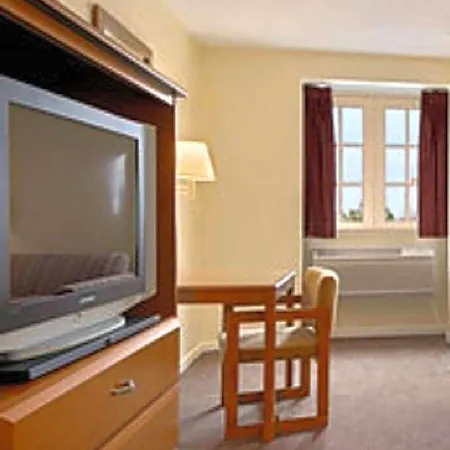 Hotel Super 8 By Wyndham 2*