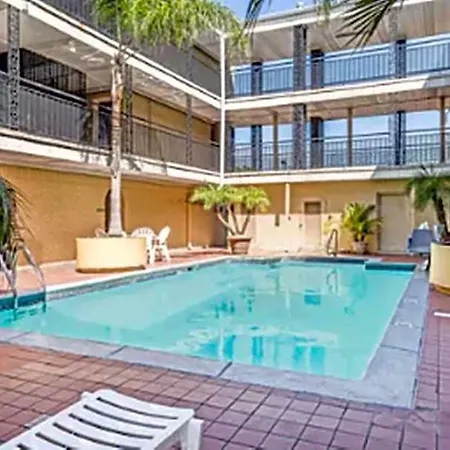 Super 8 By Wyndham 2*