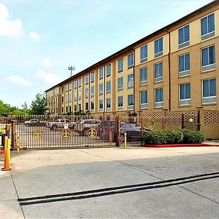 Quality I-10 East Hotel 3*