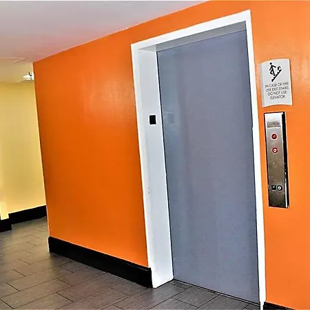 Quality I-10 East Hotel 3*