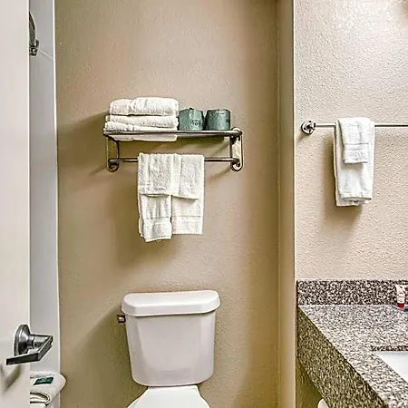 Quality I-10 East 3* New Orleans
