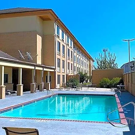 Quality I-10 East Hotel 3*
