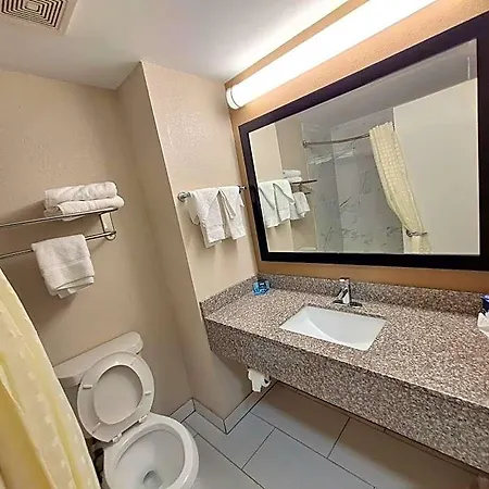 Hotel Quality I-10 East 3*