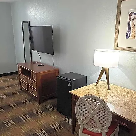 Quality I-10 East 3*