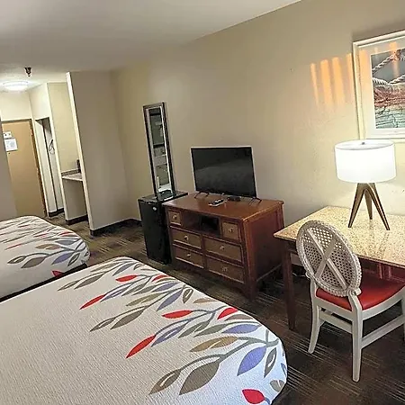 Quality I-10 East Hotel 3*
