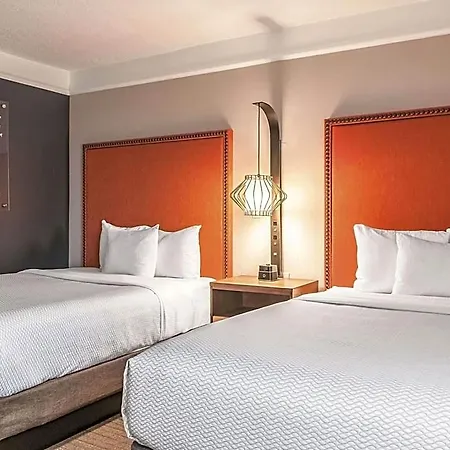 Hotel La Quinta & By Wyndham Downtown New Orleans