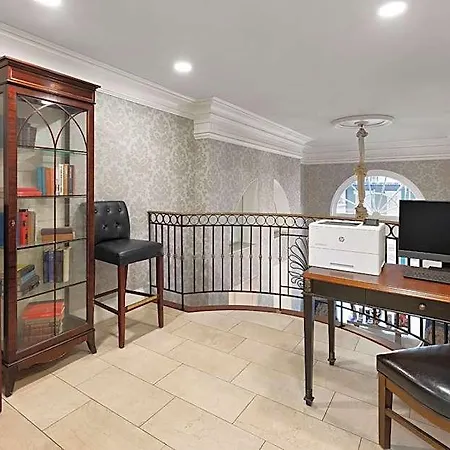The Lafayette By Kasa Living 3*
