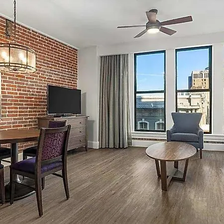Club Wyndham La Belle Maison Hotel New Orleans