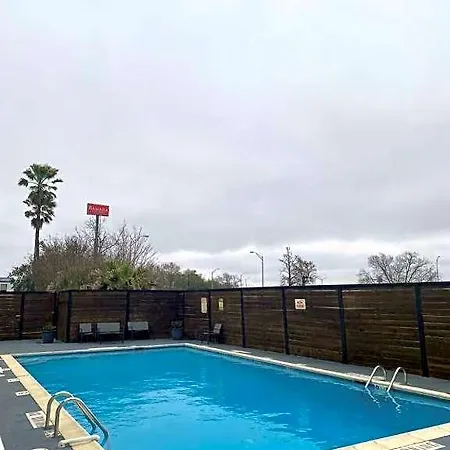 10 Extended Hotel New Orleans