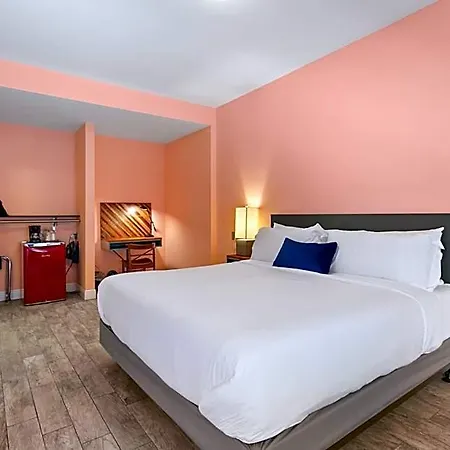 The Iris Hotel *