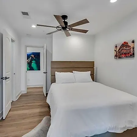 Hotel Spectacular Sleep 20 Near Fq W Pool
