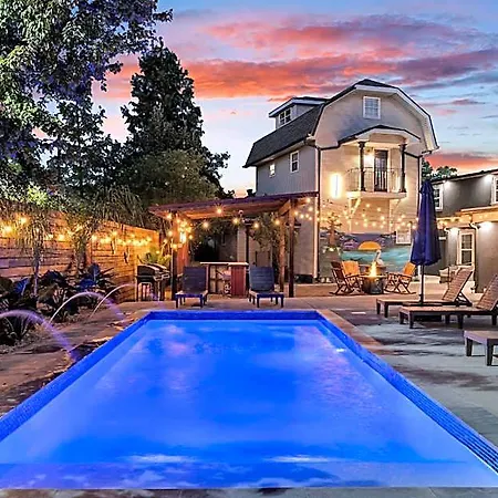 Hotel Spectacular Sleep 20 Near Fq W Pool *