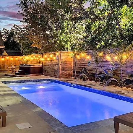 Spectacular Sleep 20 Near Fq W Pool Hotel